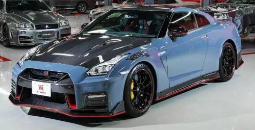 Photo of a 2023 Nissan GT-R in Stealth Gray (paint color code KCE)