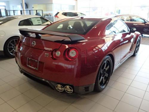 Photo Image Gallery & Touchup Paint: Nissan Gtr in Regal Red (NAS)