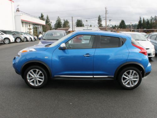 Photo of a 2011-2012 Nissan Juke in Electric Blue (paint color code B51)