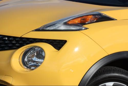 Photo of a 2015-2017 Nissan Juke in Solar Yellow (paint color code EAV)