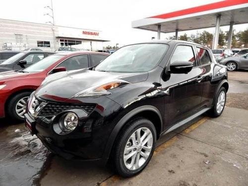 Photo of a 2015-2017 Nissan Juke in Super Black (paint color code KH3)