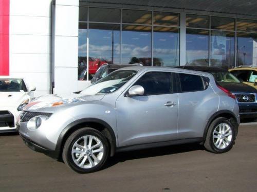 Photo of a 2011 Nissan Juke in Chrome Silver (paint color code KY0)