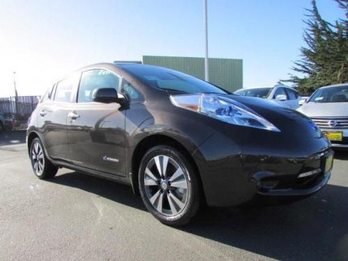 Photo of a 2016 Nissan Leaf in Forged Bronze (paint color code CAT)
