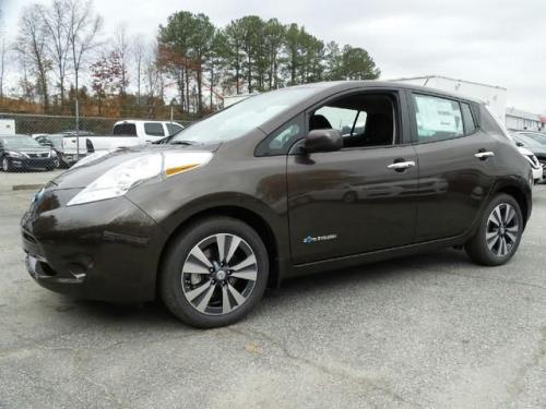 Photo of a 2016 Nissan Leaf in Forged Bronze (paint color code CAT)