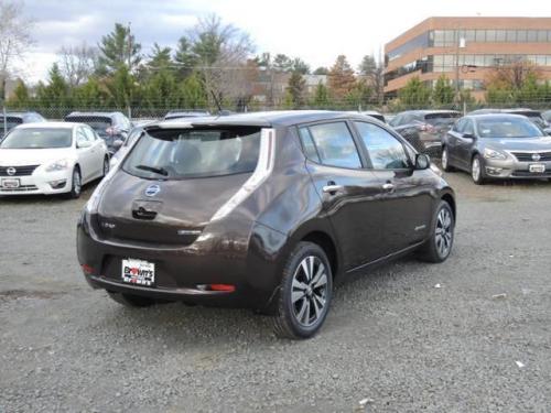 Photo of a 2016 Nissan Leaf in Forged Bronze (paint color code CAT)