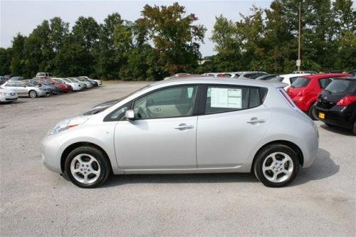 Photo of a 2011-2017 Nissan Leaf in Brilliant Silver (paint color code K23)