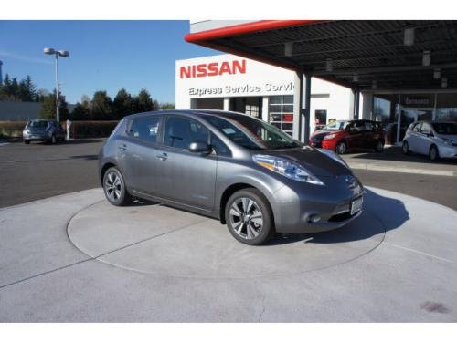 Photo of a 2014-2017 Nissan Leaf in Gun Metallic (paint color code KAD)