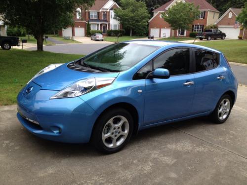 Photo of a 2011-2014 Nissan Leaf in Blue Ocean (paint color code RAT)