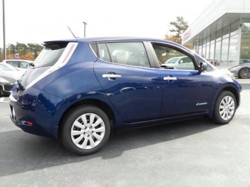 Photo Image Gallery & Touchup Paint: Nissan Leaf in Deep Blue Pearl (RAY)