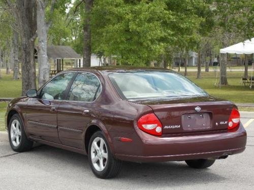 Photo of a 2000 Nissan Maxima in Mahogany Pearl (paint color code CP2)