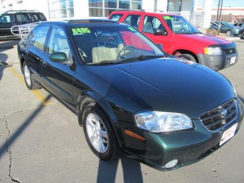 Photo of a 2000-2001 Nissan Maxima in Sherwood Green (paint color code DR2)