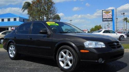 Photo of a 2000-2003 Nissan Maxima in Super Black (paint color code KH3)