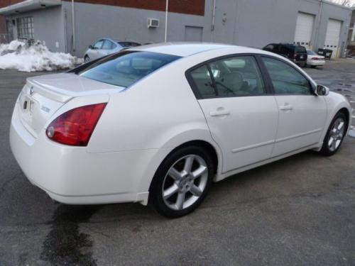 Photo of a 2004-2008 Nissan Maxima in Winter Frost (paint color code QX3)