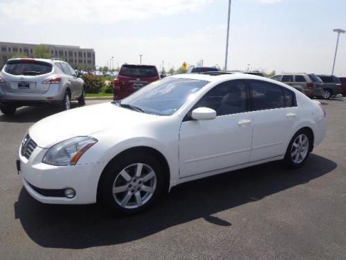 Photo of a 2004-2008 Nissan Maxima in Winter Frost (paint color code QX3)