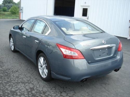 Photo of a 2009-2011 Nissan Maxima in Mystic Jade (paint color code DAD)