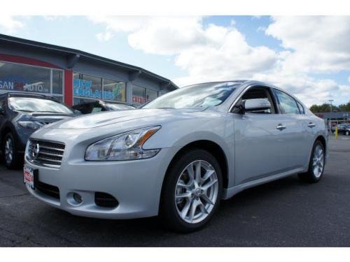 Photo of a 2011-2014 Nissan Maxima in Brilliant Silver (paint color code K23)