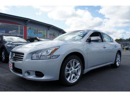 Photo of a 2011-2014 Nissan Maxima in Brilliant Silver (paint color code K23