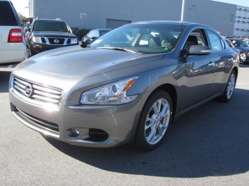 Photo Image Gallery & Touchup Paint: Nissan Maxima in Gun Metallic (KAD)