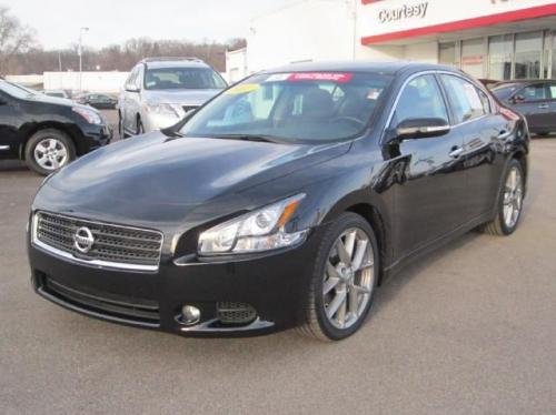 Photo of a 2009-2014 Nissan Maxima in Super Black (paint color code KH3