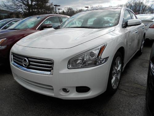 Photo of a 2013-2014 Nissan Maxima in Pearl White (paint color code QAB