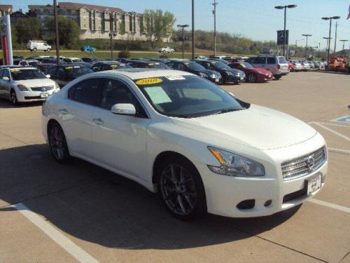 Photo of a 2009-2012 Nissan Maxima in Winter Frost (paint color code QX3)