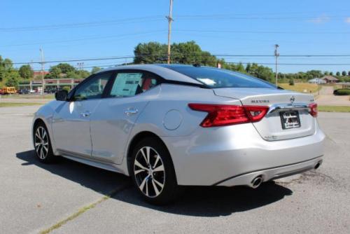 Photo Image Gallery & Touchup Paint: Nissan Maxima in Brilliant Silver ...