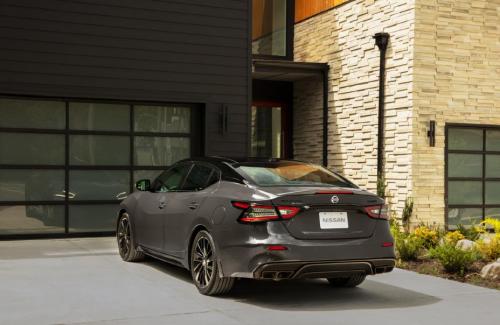 Photo of a 2021 Nissan Maxima in Super Black on Ruby Slate Gray Pearl (paint color code XGS)