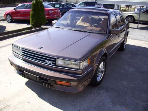 Photo of a 1985-1986 Nissan Maxima in Medium Pewter (paint color code 280)