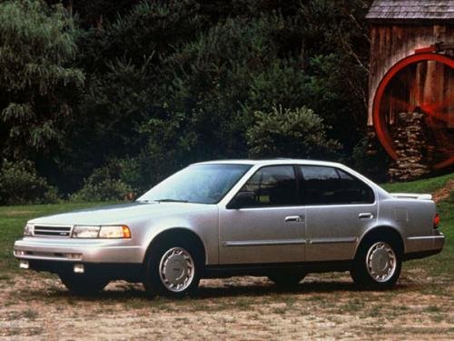 Photo of a 1989 Nissan Maxima in Silver Frost Metallic (paint color code 549)