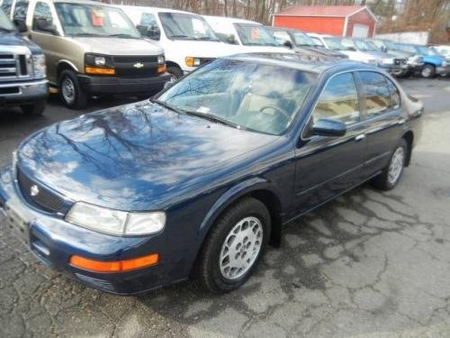 Photo of a 1995 Nissan Maxima in Deep Blue Pearl (paint color code BM1)