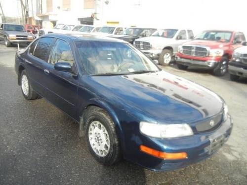 Photo of a 1995 Nissan Maxima in Deep Blue Pearl (paint color code BM1)