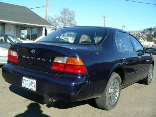 Photo of a 1996 Nissan Maxima in Starfire Blue Pearl (paint color code BN6)