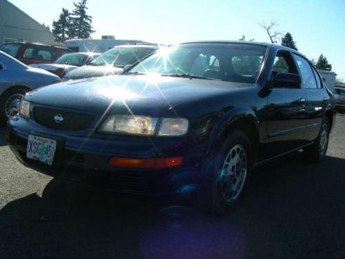 Photo of a 1996 Nissan Maxima in Starfire Blue Pearl (paint color code BN6)