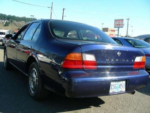 Photo of a 1996 Nissan Maxima in Starfire Blue Pearl (paint color code BN6)