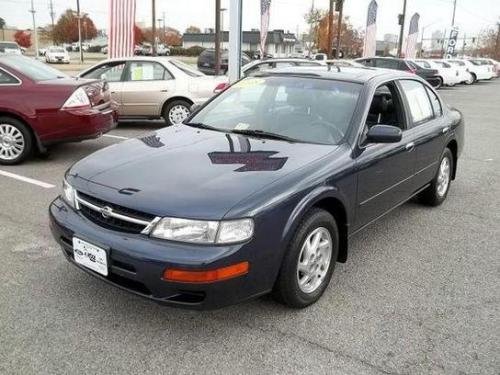 Photo of a 1997-1998 Nissan Maxima in Neptune Blue (paint color code BS3)