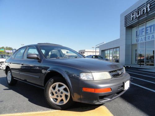 Photo of a 1999 Nissan Maxima in Lakeshore Blue (paint color code BT4)