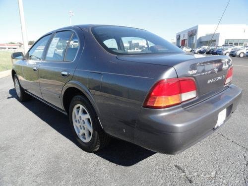 Photo of a 1999 Nissan Maxima in Lakeshore Blue (paint color code BT4)