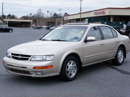Photo of a 1995 Nissan Maxima in Pebble Beige Metallic (paint color code CG2)