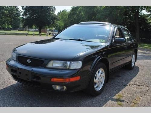 Photo of a 1996-1999 Nissan Maxima in Deep Evergreen (paint color code DP0)