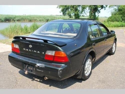 Photo of a 1996-1999 Nissan Maxima in Deep Evergreen (paint color code DP0)