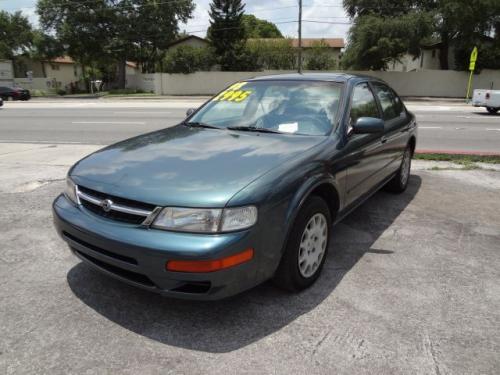 Photo of a 1997-1999 Nissan Maxima in Sage Mist Green (paint color code FS0)