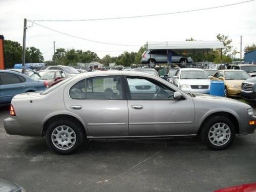 Photo of a 1998-1999 Nissan Maxima in Sterling Mist (paint color code KT3)