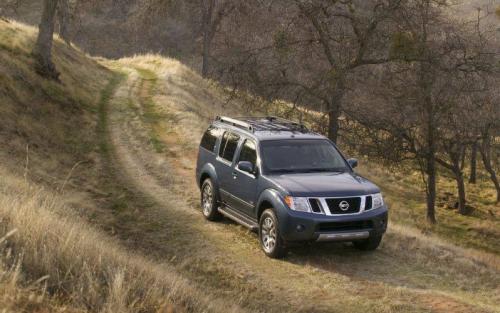 Photo of a 2005-2008 Nissan Pathfinder in Silverton Blue (paint color code B25)