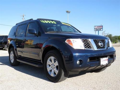 Photo of a 2006-2008 Nissan Pathfinder in Majestic Blue (paint color code BW9)