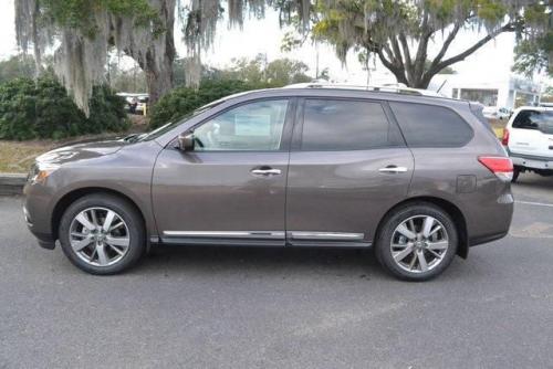 Photo of a 2015-2016 Nissan Pathfinder in Java Metallic (paint color code CAJ)