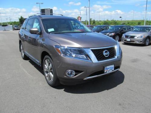 Photo of a 2013-2014 Nissan Pathfinder in Mocha Stone (paint color code CAL)