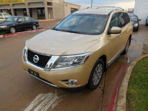 Photo of a 2013 Nissan Pathfinder in Desert Sand (paint color code HAE)