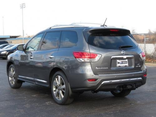 Photo of a 2019 Nissan Pathfinder in Gun Metallic (paint color code KAD)