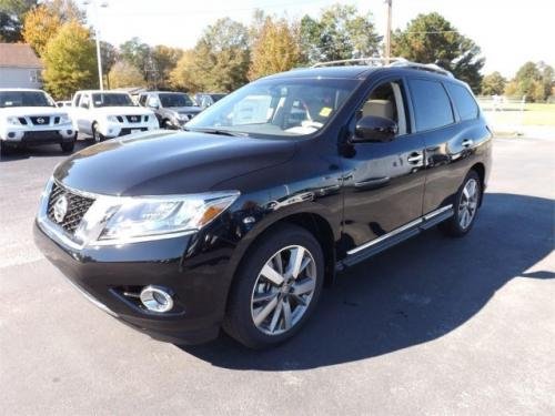 Photo of a 2013-2014 Nissan Pathfinder in Super Black (paint color code KH3