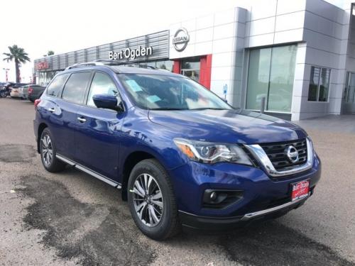 Photo of a 2017-2020 Nissan Pathfinder in Caspian Blue Metallic (paint color code RBY)